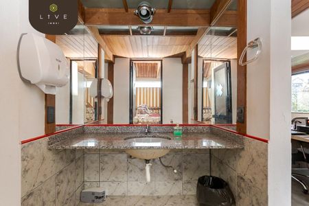 10_photo/94dce4052d.0dba02f6e03a3679-ATLAS-7ebfb554-5b6b-4440-aeae-a7f34aede88f.jpg de casa à venda com 3 quartos, 650m² em Centro, Curitiba