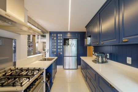 8_photo/94dce405cb.3e837fa98be3ad59-ATLAS-925bf515-b5d7-4383-a055-79e8e2fe9ce3.jpg de apartamento à venda com 4 quartos, 233m² em São Francisco, Curitiba