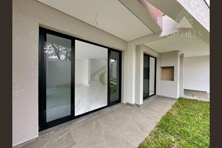 9_photo/94dce406cf.0e64d75f6b29b2b4-ATLAS-bf17c240-989b-4573-bbad-597544dbb8fb.jpg de casa à venda com 3 quartos, 158m² em Mercês, Curitiba