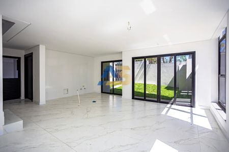 5_photo/94dce406cf.ba3e4f1a03d92c8a-ATLAS-ce2824a5-acb7-480f-a382-d5ec0ff0d1ce.jpg de casa à venda com 3 quartos, 163m² em Mercês, Curitiba