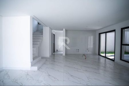 2_photo/94dce406d1.447f7f2be61765df-ATLAS-efaf2601-49a3-46ee-b43e-5d5fa4f922fa.jpg de casa à venda com 3 quartos, 155m² em Mercês, Curitiba