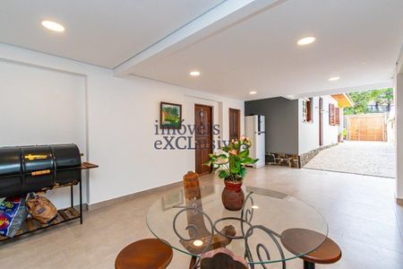 31_photo/94dce407eb.9c5959cca0926d06-ATLAS-c8da771d-e733-4f1d-a12a-92e829ad03d3.jpg de casa para alugar com 3 quartos, 300m² em Mercês, Curitiba