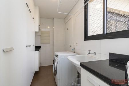 9_photo/94dce4082d.4a54a812a85c2a69-ATLAS-fd4dbd4a-b3a9-4255-ad3f-b5787d8d2b23.jpg de apartamento para alugar com 3 quartos, 150m² em Centro, Curitiba