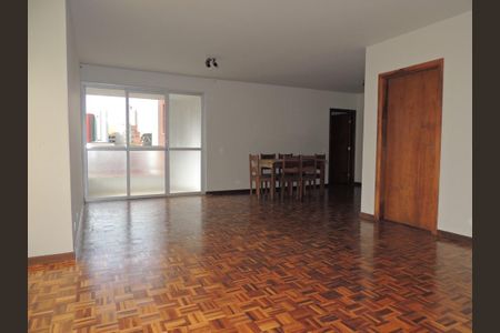 9_photo/94dce40a0d.a34c0f0bc16d1b71-ATLAS-5a060e31-64dc-481f-a245-3c42f03e6be0.jpg de apartamento para alugar com 3 quartos, 146m² em Centro, Curitiba