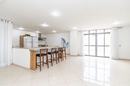 6_photo/94dce40a61.e8a0ff3923ec2af0-ATLAS-149f3578-087f-47cb-95a7-8a39b164cd5d.jpg de apartamento à venda com 2 quartos, 57m² em Centro, Curitiba