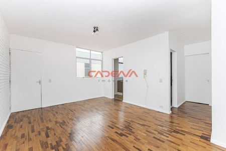 2_photo/94dce40aa1.26d339f340d315f6-ATLAS-3f501593-bfb1-4941-99a1-92bed60b4eb5.jpg de apartamento para alugar com 2 quartos, 80m² em Centro, Curitiba