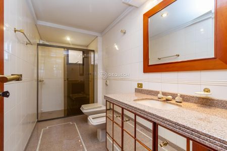 6_photo/94dce40ab5.6a7071303d858c4e-ATLAS-2eb3de37-4ebc-4246-80b2-bc9c751edf54.jpg de apartamento à venda com 4 quartos, 225m² em Centro, Curitiba