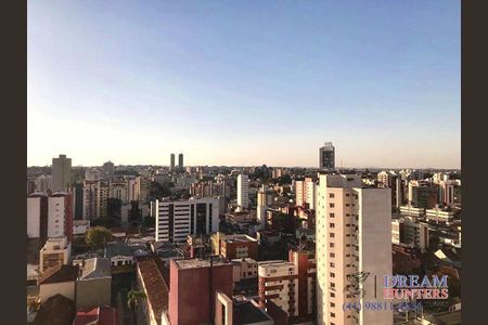 8_photo/94dce40acb.ad63520e8b84a85d-ATLAS-0adea43b-3e56-42f5-8c41-67bc06dbf679.jpg de apartamento à venda com 2 quartos, 93m² em Centro, Curitiba