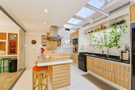 8_photo/94dce40b11.2e726a2ec2d19c51-ATLAS-6efff403-0156-4c0f-8e4f-dfb406fa15dc.jpg de apartamento à venda com 4 quartos, 136m² em Centro, Curitiba