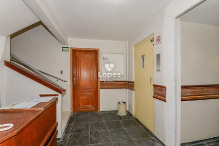 31_photo/94dce40b11.2e726a2ec2d19c51-ATLAS-c0df3c99-5965-4b59-aaa3-ef0bc6b9e4fc.jpg de apartamento à venda com 4 quartos, 136m² em Centro, Curitiba