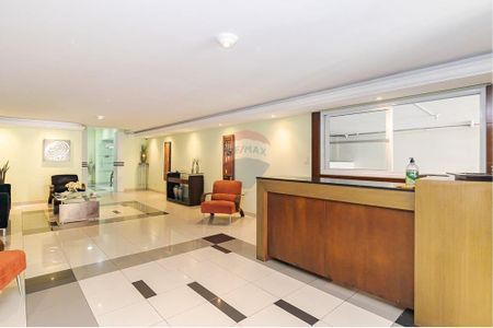 44_photo/94dce40b59.131c711fc740dfc3-ATLAS-2fb14aee-1d76-4536-ba6d-0565aef751ca.jpg de apartamento à venda com 3 quartos, 210m² em Centro, Curitiba