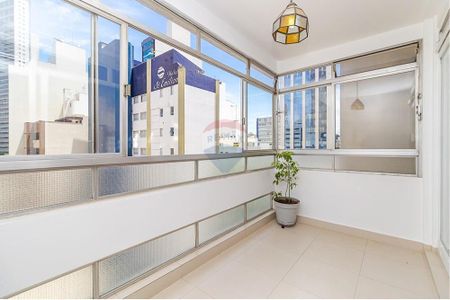 12_photo/94dce40b59.131c711fc740dfc3-ATLAS-3ea2d7d3-cf5e-44be-a2f2-19f97d418193.jpg de apartamento à venda com 3 quartos, 210m² em Centro, Curitiba