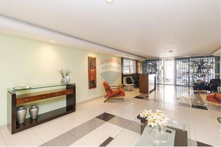 45_photo/94dce40b59.131c711fc740dfc3-ATLAS-64e39ab5-e809-4c72-ac3a-8ac42763e582.jpg de apartamento à venda com 3 quartos, 210m² em Centro, Curitiba