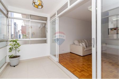 13_photo/94dce40b59.131c711fc740dfc3-ATLAS-b00b2f92-b008-4398-bbc8-9f0ebfe7d453.jpg de apartamento à venda com 3 quartos, 210m² em Centro, Curitiba