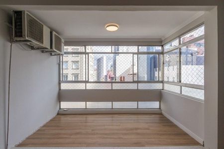 7_photo/94dce40b5b.ade4d3e2cf727602-ATLAS-30c281b9-a2a3-4848-af8a-ab12018fa26b.jpg de apartamento à venda com 3 quartos, 161m² em Centro, Curitiba