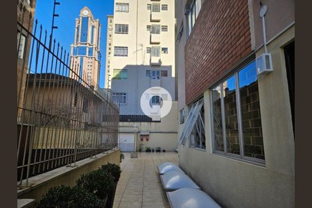 5_photo/94dce40b73.3c78d5fe0f4aa243-ATLAS-cc5cab5e-24e9-4de9-ade9-10aaf1b033e7.jpg de apartamento à venda com 2 quartos, 52m² em Centro, Curitiba