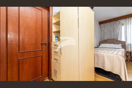 6_photo/94dce40cdb.97b1effdb65f3796-ATLAS-27570856-3d2d-438a-b322-d91b8cd6a067.jpg de apartamento à venda com 4 quartos, 140m² em Centro, Curitiba