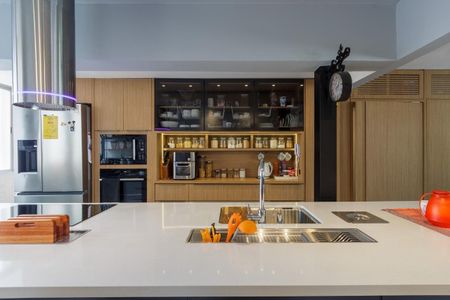 4_photo/94dce40cdb.a2de6096fa775c00-ATLAS-1ca27c92-f2e1-4a20-8384-dbe95e7be2e2.jpg de apartamento à venda com 4 quartos, 140m² em Centro, Curitiba