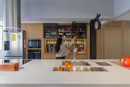 11_photo/94dce40cdb.a2de6096fa775c00-ATLAS-532a6ce4-a5a7-4cab-8d1c-1e15ce88c3f3.jpg de apartamento à venda com 4 quartos, 140m² em Centro, Curitiba