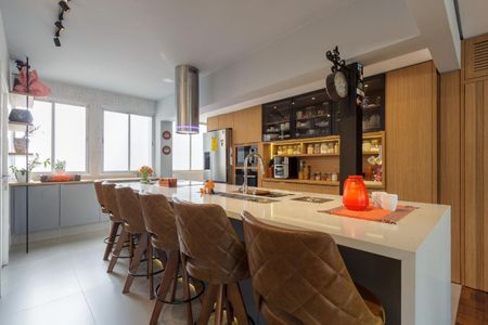 14_photo/94dce40cdb.a2de6096fa775c00-ATLAS-eb48bd30-b3eb-44d5-9816-185fb6c5c0ea.jpg de apartamento à venda com 4 quartos, 140m² em Centro, Curitiba