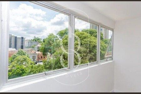 1_photo/94dce40d69.48d762983a57b806-ATLAS-d9be8d66-e2f6-4cf4-b245-55556177fbf6.jpg de apartamento à venda com 2 quartos, 50m² em Centro, Curitiba