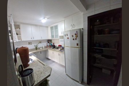 5_photo/94dce40d87.7d01d2ab176dea69-ATLAS-7d7e79d4-6869-4104-8efa-e857848b4c54.jpg de apartamento à venda com 3 quartos, 128m² em Centro, Curitiba