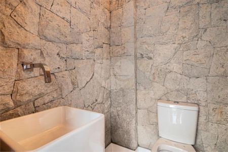 7_photo/94dce40d87.9fde2b1beaf38236-ATLAS-48615704-d7f1-4576-8b6d-76ecc2e4b46f.jpg de apartamento à venda com 3 quartos, 270m² em Centro, Curitiba