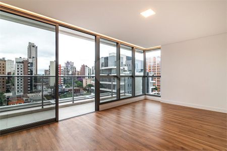 47_photo/94dce40d87.ceff8192393c33de-ATLAS-ce56dc8e-56aa-4e38-8437-7a649ca2d7cb.jpg de apartamento à venda com 3 quartos, 227m² em Centro, Curitiba