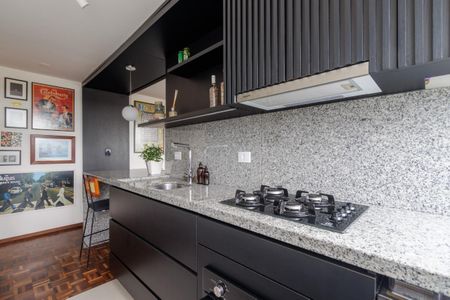 13_photo/94dce4127d.2b57a27f16f509eb-ATLAS-e87af30e-5ca9-4bb0-b20a-72451dd3b126.jpg de apartamento à venda com 1 quarto, 45m² em Centro, Curitiba