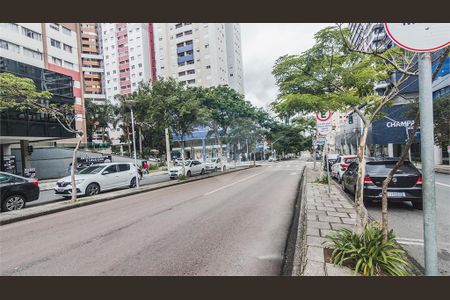 5_photo/94dce412fb.7066937cd636288e-ATLAS-ee75bb4b-8435-4b8a-aaeb-146c6f2c1a13.jpg de apartamento à venda com 4 quartos, 136m² em Centro, Curitiba