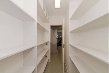 30_photo/94dce412fb.e6e1c947b02cf8fb-ATLAS-6271d9f2-a51e-4d32-b741-aa80830ca6b7.jpg de apartamento à venda com 4 quartos, 304m² em Centro, Curitiba