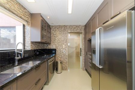 14_photo/94dce412fb.e6e1c947b02cf8fb-ATLAS-c82779b4-4161-46b1-bc2f-73d9aa68f94d.jpg de apartamento à venda com 4 quartos, 304m² em Centro, Curitiba