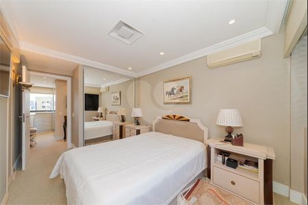 32_photo/94dce412fb.e6e1c947b02cf8fb-ATLAS-d3be99d3-4775-4f30-bb4a-ad97d68d391a.jpg de apartamento à venda com 4 quartos, 304m² em Centro, Curitiba