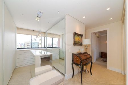 13_photo/94dce412fb.e6e1c947b02cf8fb-ATLAS-dc9e5597-2852-4c25-bd80-79fe359e59c1.jpg de apartamento à venda com 4 quartos, 304m² em Centro, Curitiba