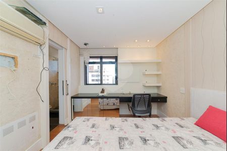 12_photo/94dce412fb.e6e1c947b02cf8fb-ATLAS-ddd83c77-b88f-41f9-85f7-2543d24d4a36.jpg de apartamento à venda com 4 quartos, 304m² em Centro, Curitiba