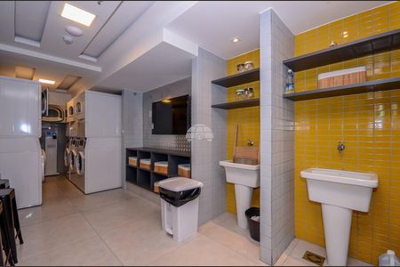 6_photo/94dce41359.ca6ab0a67958bd09-ATLAS-012873e1-c6a1-4e8a-bd34-95899263c067.jpg de kitnet/studio à venda com 1 quarto, 32m² em Centro, Curitiba