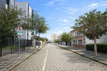 13_photo/94dce413e5.ceff8192393c33de-ATLAS-0a4cebc2-c7b3-44dd-bc0c-12fde07e9d05.jpg de apartamento à venda com 3 quartos, 45m² em Centro, Curitiba