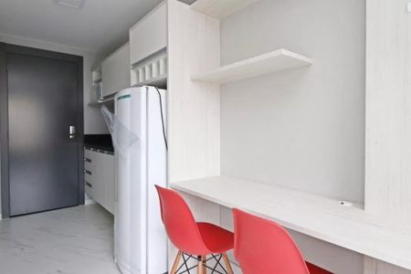 1_photo/94dce414a5.bf6e144acc7ff544-ATLAS-248bb3f8-feae-459b-8b77-a461af750ccc.jpg de apartamento para alugar com 1 quarto, 21m² em Centro, Curitiba