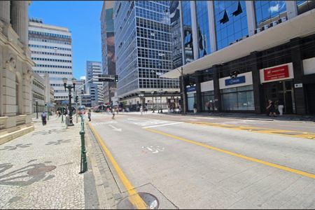 8_photo/94dce414b3.d3503918aedc3d93-ATLAS-a497cf2b-a778-4f82-9165-e77a999a4de4.jpg de apartamento para alugar com 1 quarto, 35m² em Centro, Curitiba