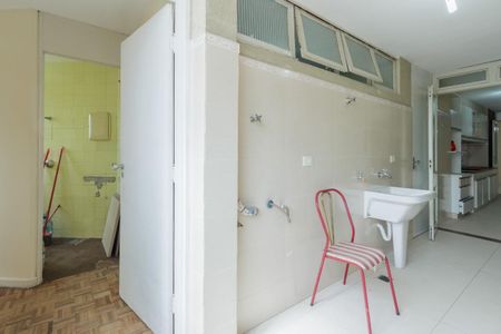 24_photo/94dce4151f.32a8019b0364636a-ATLAS-c25fef2f-cb08-4dd0-9df7-8a0d122b4f91.jpg de apartamento à venda com 3 quartos, 134m² em Centro, Curitiba