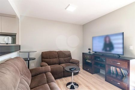 2_photo/94dce4153d.f7e81ba1849dc159-ATLAS-fe78c7d6-43cf-494e-a2e7-66b0094533ec.jpg de apartamento à venda com 2 quartos, 73m² em Centro, Curitiba