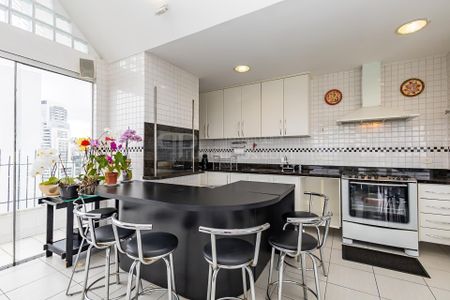 26_photo/94dce416e7.3c4f9bce803a6a8f-ATLAS-72e769b2-cf12-40e9-801a-ef823083b6d3.jpg de apartamento à venda com 4 quartos, 365m² em Centro Cívico, Curitiba