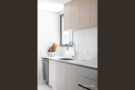 12_photo/94dce416f7.055ffb1f65a43cf8-ATLAS-6fc582e9-b68b-46e5-9960-ab04f5a20cd5.jpg de apartamento à venda com 4 quartos, 171m² em Centro, Curitiba