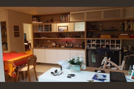 11_photo/94dce4182f.4cea1a0b3f6bbd2f-ATLAS-1eca7507-b2d8-40c0-ad00-e4f914464f5d.jpg de casa à venda com 2 quartos, 353m² em Centro Cívico, Curitiba