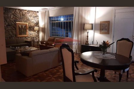 7_photo/94dce4182f.4cea1a0b3f6bbd2f-ATLAS-6afba6c4-6733-4e44-99e0-6fd5e7359bb5.jpg de casa à venda com 2 quartos, 353m² em Centro Cívico, Curitiba