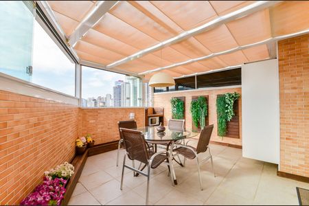 3_photo/94dce4183d.bfa63fc0c6fa1324-ATLAS-1f0edd8a-8c42-496f-9055-60247f29bc27.jpg de apartamento à venda com 2 quartos, 137m² em Centro Cívico, Curitiba