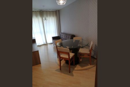 10_photo/94dce419f3.ff4d21d8aa80b750-ATLAS-b87a26df-ee41-491e-a6c3-5048b719dad9.jpg de apartamento para alugar com 1 quarto, 44m² em Centro Cívico, Curitiba