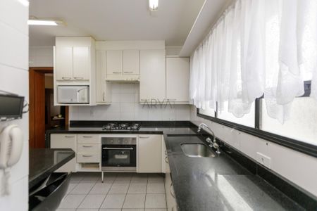 2_photo/94dce42221.26210662fcdbf9be-ATLAS-8e21f1f4-9c4e-4f3a-a8ef-6b3c8163f8e9.jpg de apartamento à venda com 4 quartos, 194m² em Centro Cívico, Curitiba