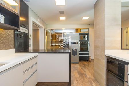 8_photo/94dce424f1.b58ff948fe1488a0-ATLAS-4afe5fc5-d39a-4e0e-bc72-1d0dbf6a64d4.jpg de apartamento à venda com 4 quartos, 200m² em Alto da Glória, Curitiba