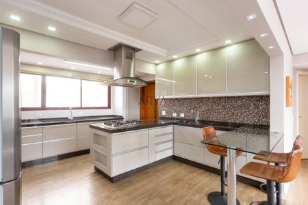 13_photo/94dce42643.25da4dce4e8252d2-ATLAS-51ba24a9-5552-47a7-a88a-d74b5ba8f2c7.jpg de apartamento à venda com 4 quartos, 310m² em Cabral, Curitiba